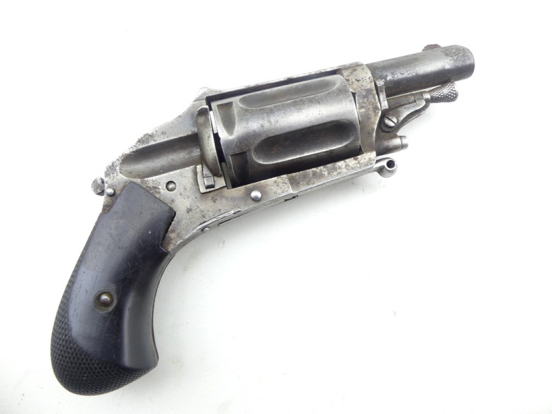 REVOLVER VELODOG HAMMERLESS.